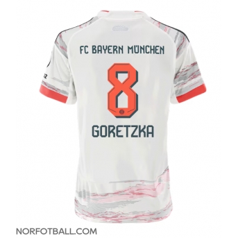 Billige Fotballdrakt Bayern Munich Leon Goretzka #8 Replika Bortedrakt Dame 2025-26 Kortermet